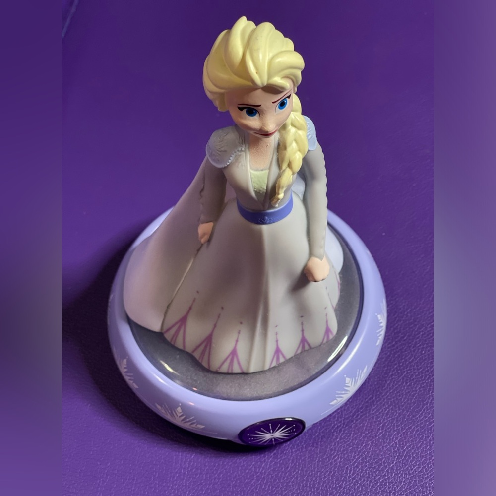 Like New..Frozen 2 Elsa Led Nightlight Purple..